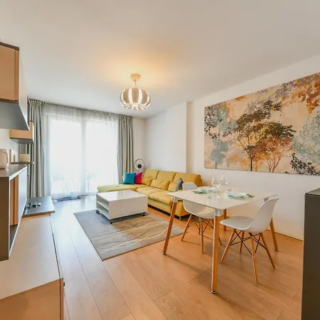 Cosy W Parking Apartment
