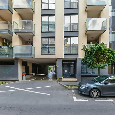 Cosy W Parking Apartman *